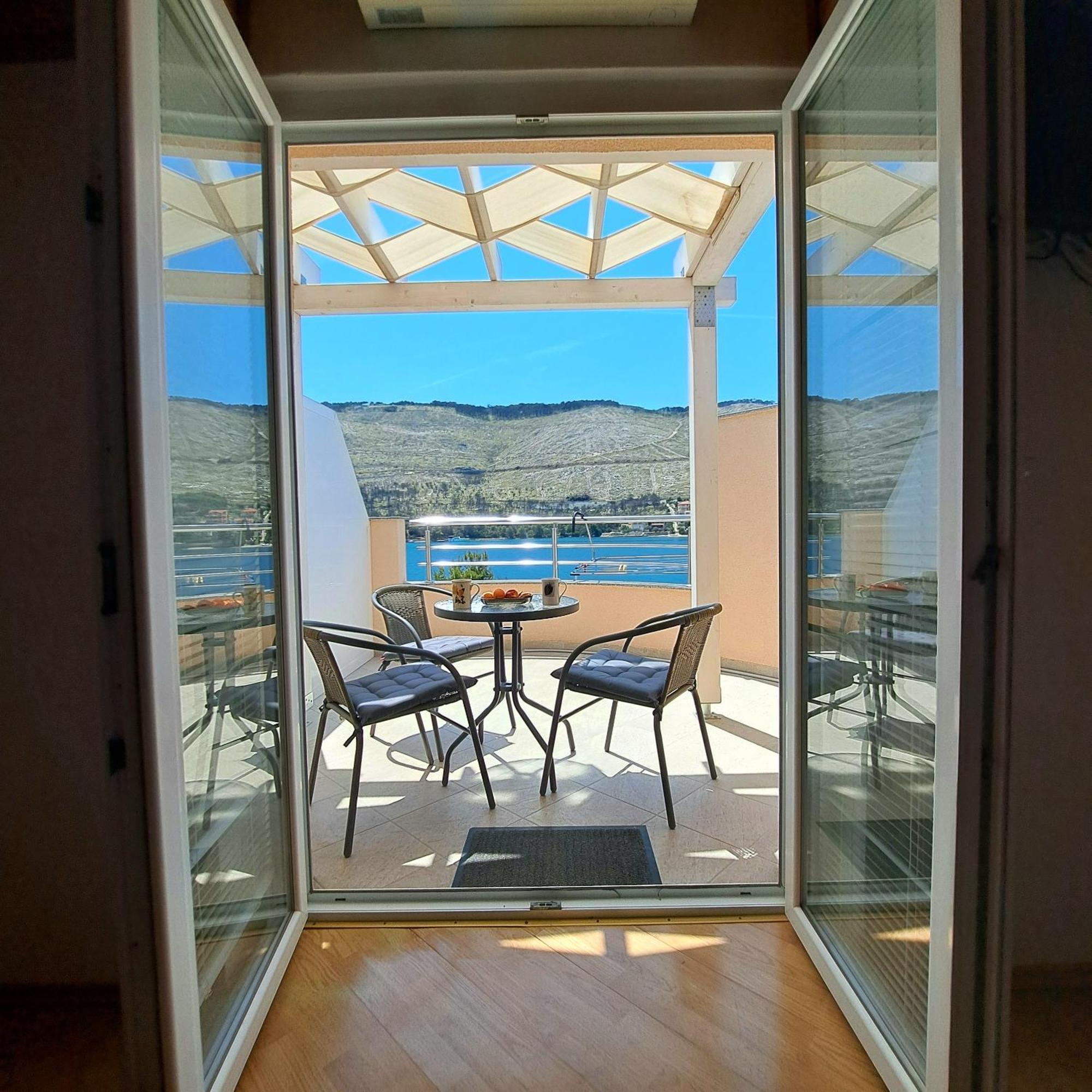 Open Sea Apartmani Grebastica Ngoại thất bức ảnh